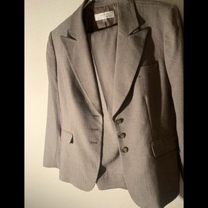 Stylish Dress Suit Tahari Arthur S. Levine Size 12